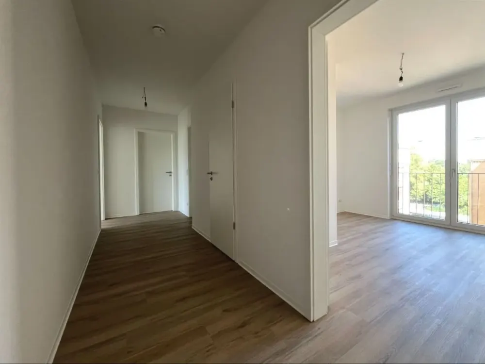 New Build: Modern 3-Room Apartment with Daylight Bathroom and Loggia in Zentrum-Ost | Optional with Fitted Kitchen