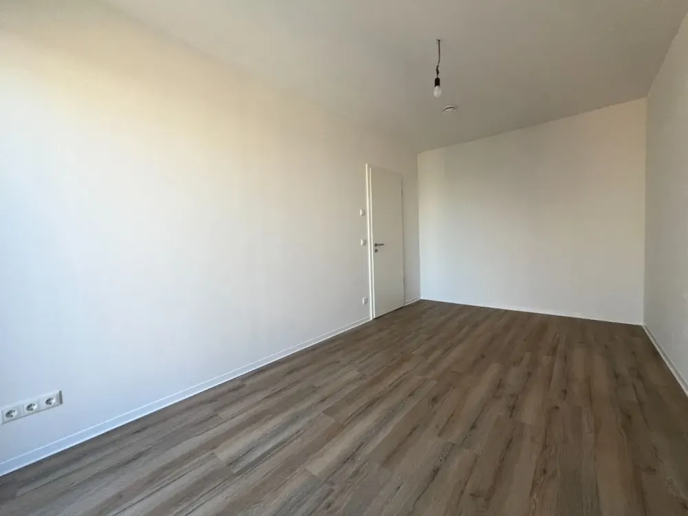 New Build: Modern 3-Room Apartment with Daylight Bathroom and Loggia in Zentrum-Ost | Optional with Fitted Kitchen