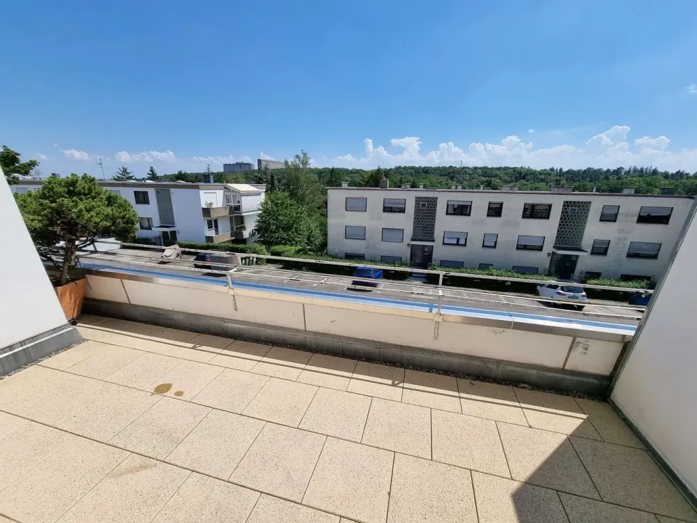Bright 1-Room Apartment with Balcony