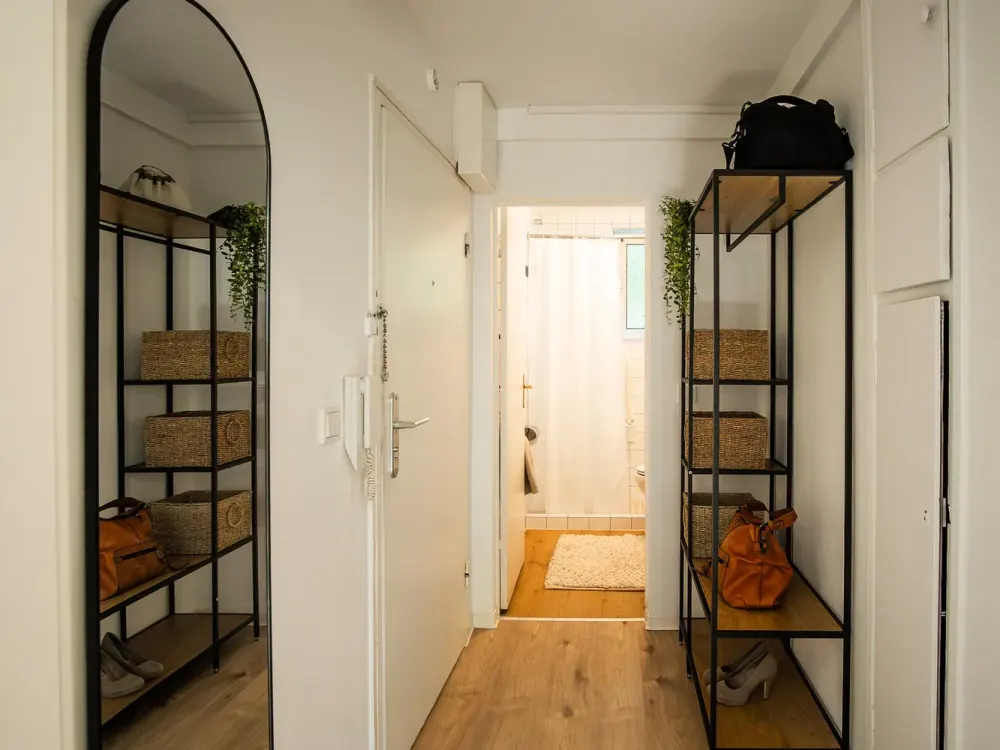 Freshly Renovated 3-Room Apartment with Balcony in Saarbrücken, Commission-Free