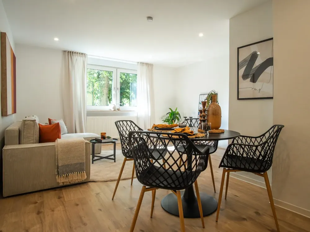 Freshly Renovated 3-Room Apartment with Balcony in Saarbrücken, Commission-Free
