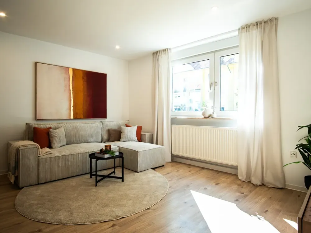 Freshly Renovated 3-Room Apartment with Balcony in Saarbrücken, Commission-Free