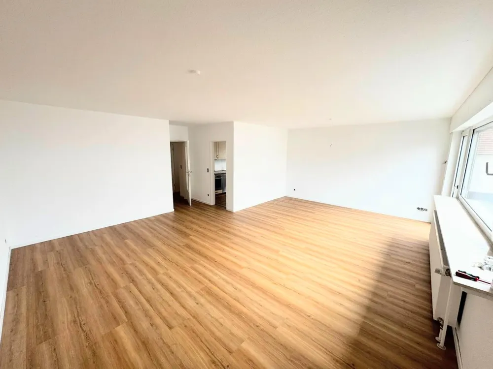 3-Room Apartment with Kitchen and Bathroom in Prime Location in PB-Elsen