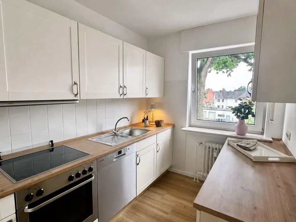 3-Room Apartment with Kitchen and Bathroom in Prime Location in PB-Elsen