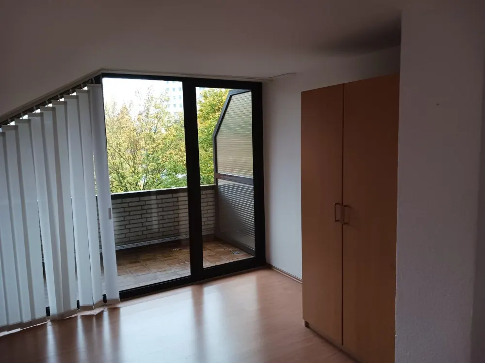 1-Room Apartment with Kitchen Near University (10min Walk)