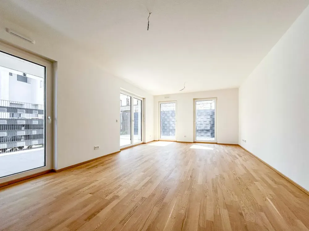 Spacious 3-Room Apartment with Terrace in Quiet Location of Frankfurt-Nied