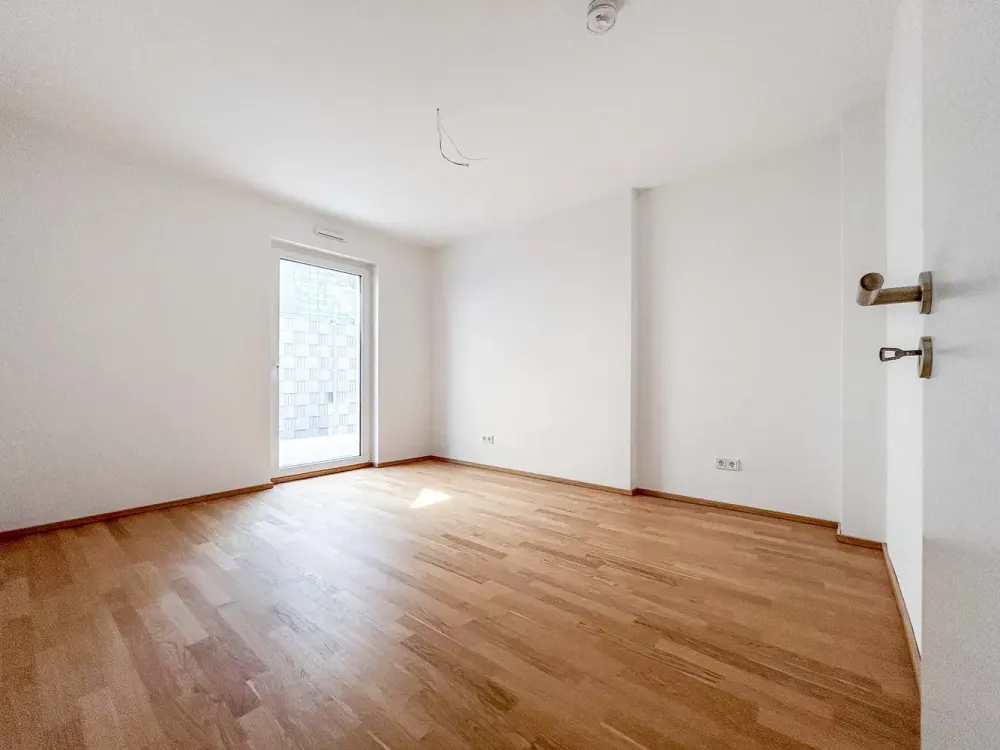 Spacious 3-Room Apartment with Terrace in Quiet Location of Frankfurt-Nied
