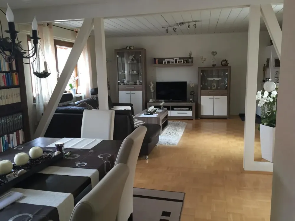 Haus im Haus: idyllische 5 Zimmer mit 2 Balkonen, Garten und Markenküche