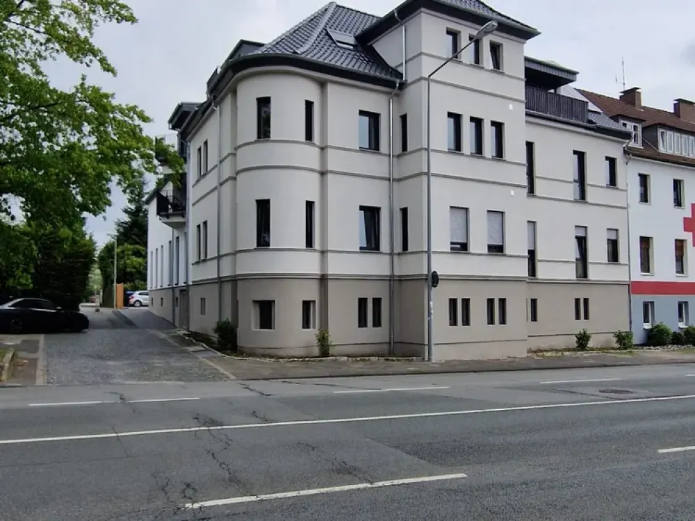 Very spacious 2-room apartment with eat-in kitchen in fully renovated old building (KFW 70)