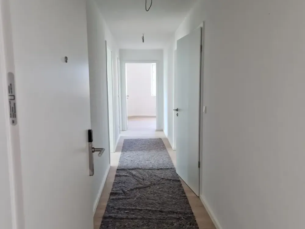 Very spacious 2-room apartment with eat-in kitchen in fully renovated old building (KFW 70)