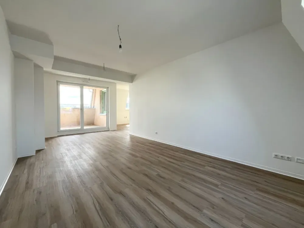 Lichtdurchflutete 3-Zimmer-Wohnung im Neubau mit Tageslichtbad, Badewanne, Loggia im Zentrum-Ost