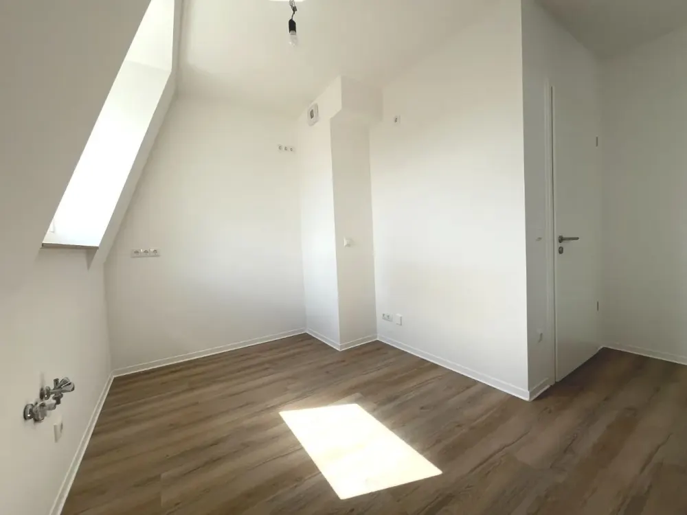 Lichtdurchflutete 3-Zimmer-Wohnung im Neubau mit Tageslichtbad, Badewanne, Loggia im Zentrum-Ost