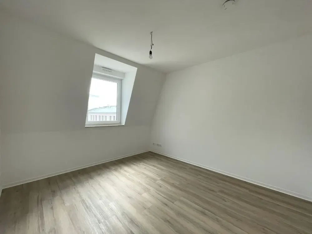 Lichtdurchflutete 3-Zimmer-Wohnung im Neubau mit Tageslichtbad, Badewanne, Loggia im Zentrum-Ost