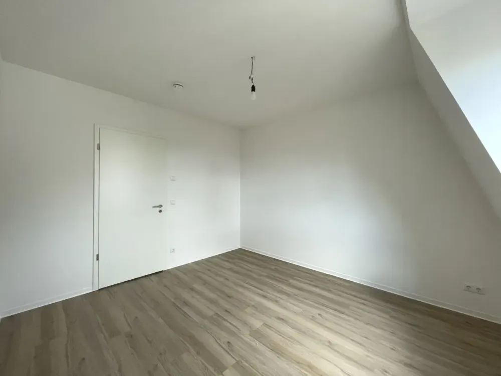 Lichtdurchflutete 3-Zimmer-Wohnung im Neubau mit Tageslichtbad, Badewanne, Loggia im Zentrum-Ost