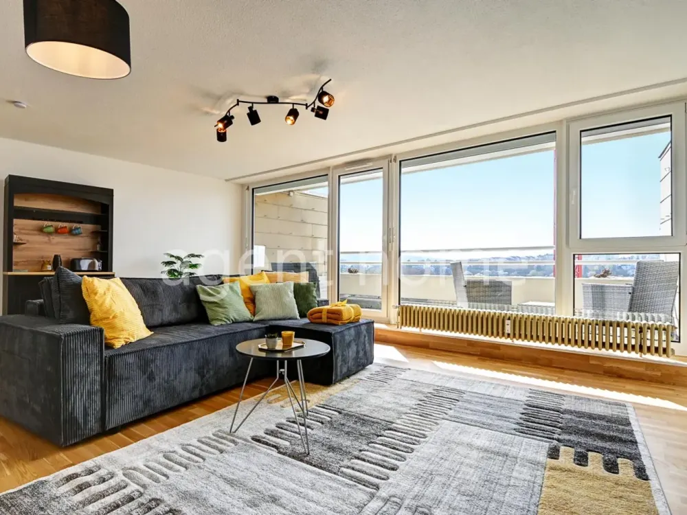 MÖBLIERT - GROßZÜGIG UND HELL - Schöne Wohnung mit Balkon