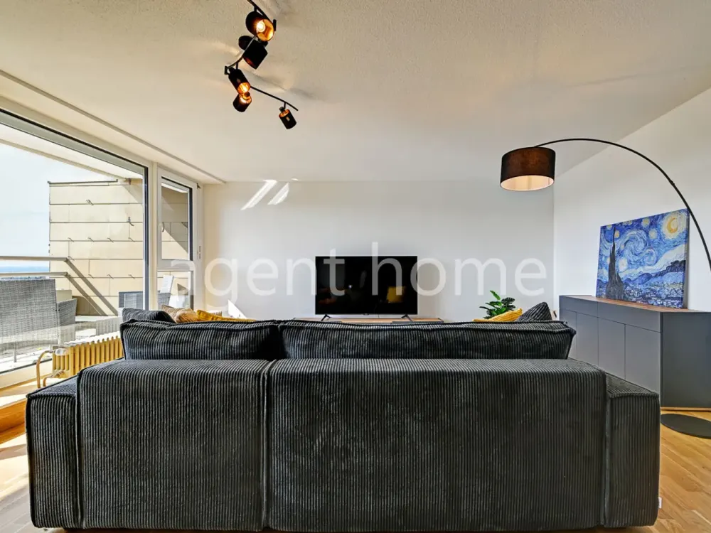 MÖBLIERT - GROßZÜGIG UND HELL - Schöne Wohnung mit Balkon