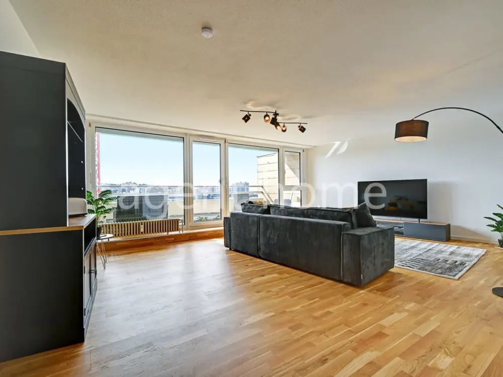 MÖBLIERT - GROßZÜGIG UND HELL - Schöne Wohnung mit Balkon