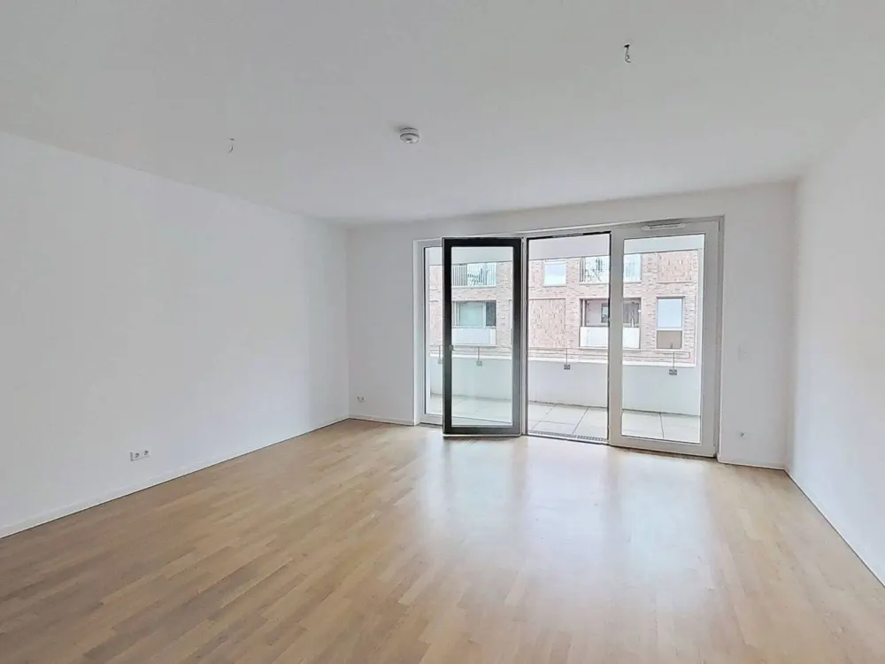 Perfect for Couples: Modern 2-Room Apartment with LOGGIA, Fitted Kitchen and More in Hannover