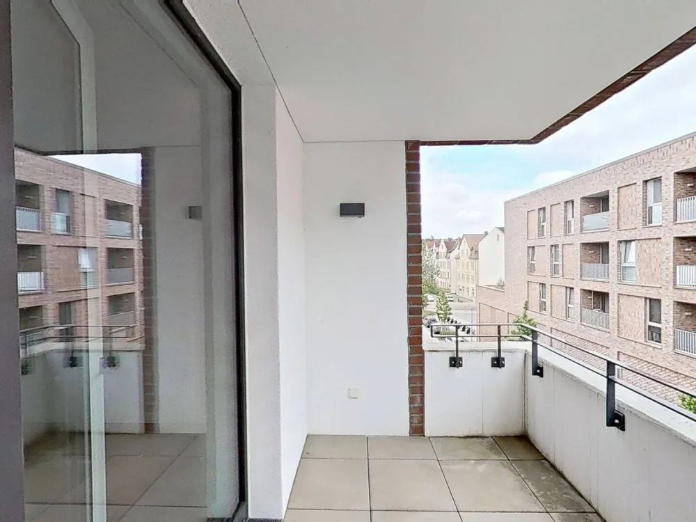 Perfect for Couples: Modern 2-Room Apartment with LOGGIA, Fitted Kitchen and More in Hannover