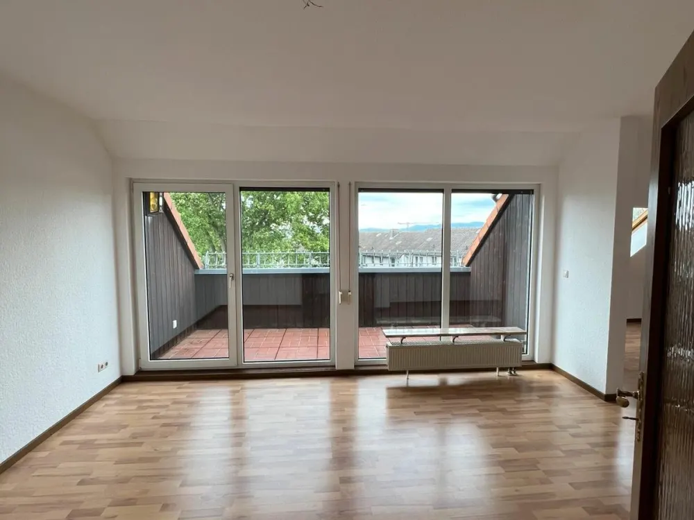 4-Room Apartment with South-Facing Balcony for Rent