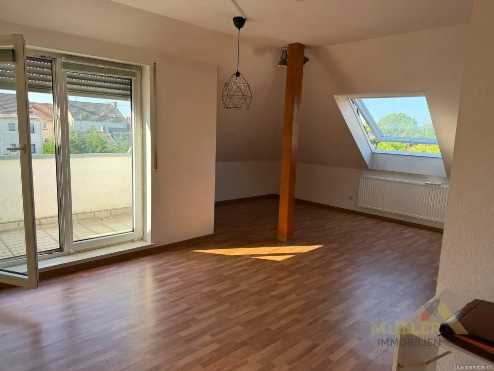 Bright Top-Floor Apartment with 2 Rooms, Kitchen, Bathroom in Bous for Rent
