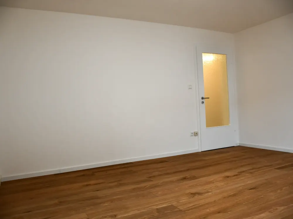 NEW - Completely Renovated 2.5-Room Apartment on the Ground Floor with Terrace (Also as Worker Accommodation)