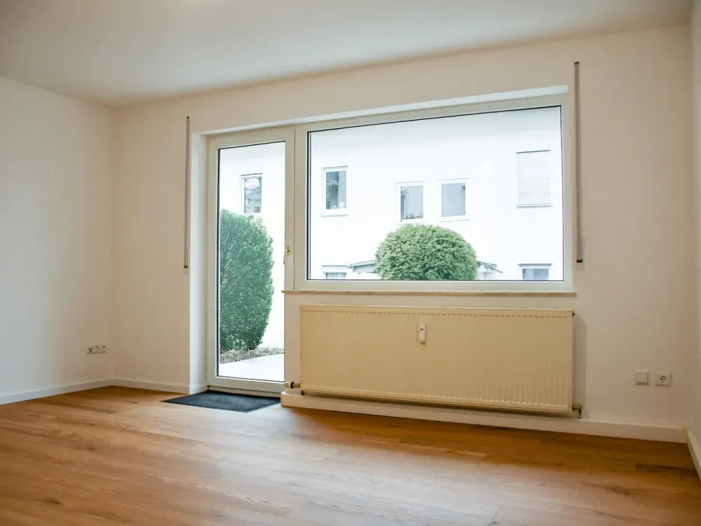 NEW - Completely Renovated 2.5-Room Apartment on the Ground Floor with Terrace (Also as Worker Accommodation)