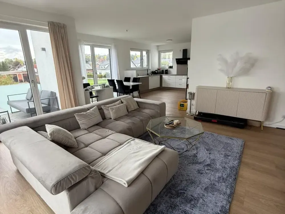 Modern barrier-free 3-room apartment with large south-facing balcony and panoramic view, quiet but central
