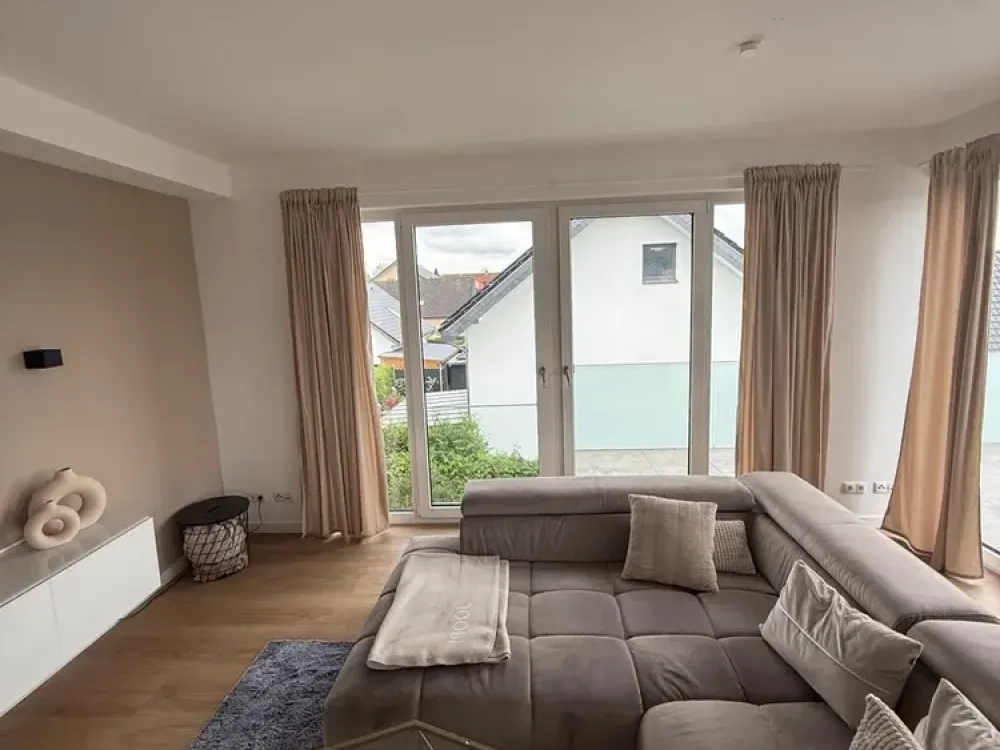 Modern barrier-free 3-room apartment with large south-facing balcony and panoramic view, quiet but central