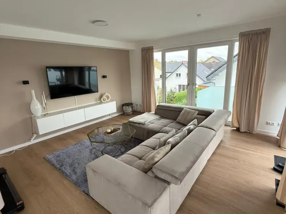 Modern barrier-free 3-room apartment with large south-facing balcony and panoramic view, quiet but central