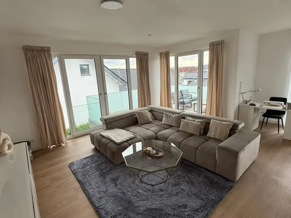 Modern barrier-free 3-room apartment with large south-facing balcony and panoramic view, quiet but central