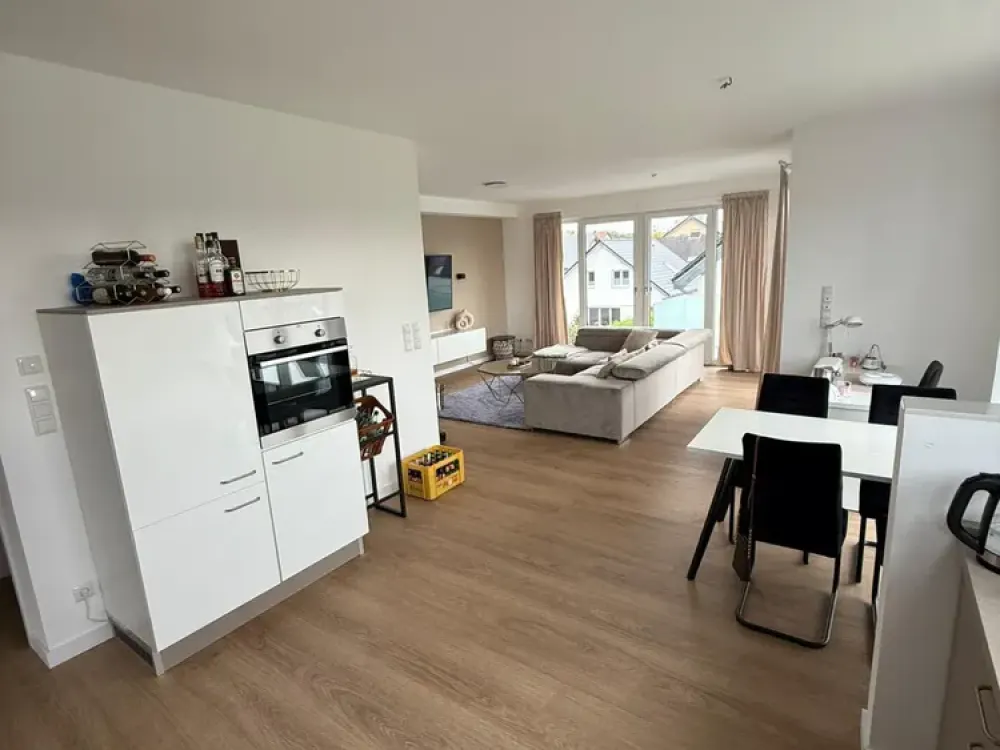 Modern barrier-free 3-room apartment with large south-facing balcony and panoramic view, quiet but central