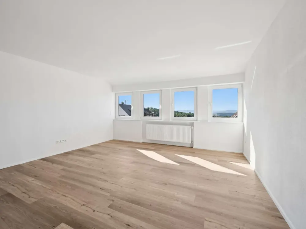 Completely Renovated Dream Apartment with High-Quality Built-In Kitchen, First Occupancy in Esslingen