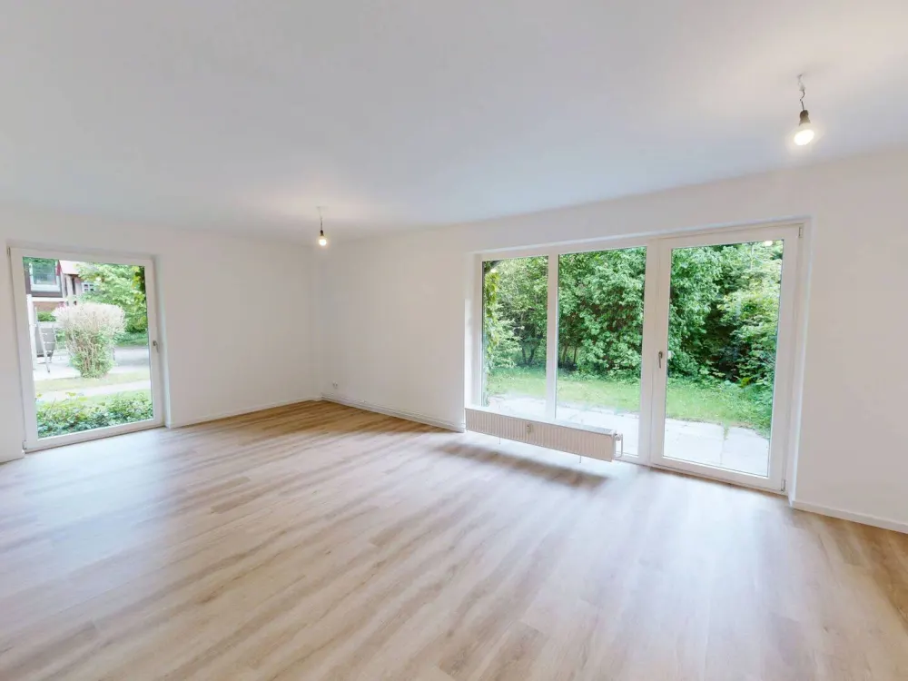 Move In and Feel at Home: Renovated 4-Room Apartment with TERRACE in a Quiet Location