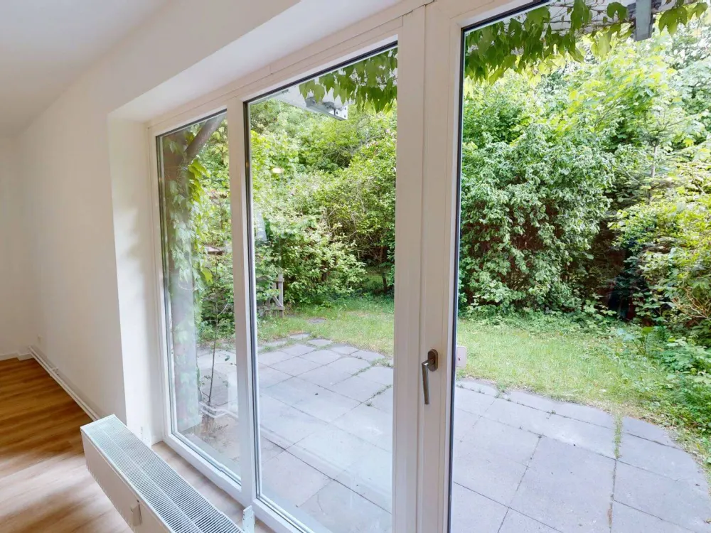 Move In and Feel at Home: Renovated 4-Room Apartment with TERRACE in a Quiet Location