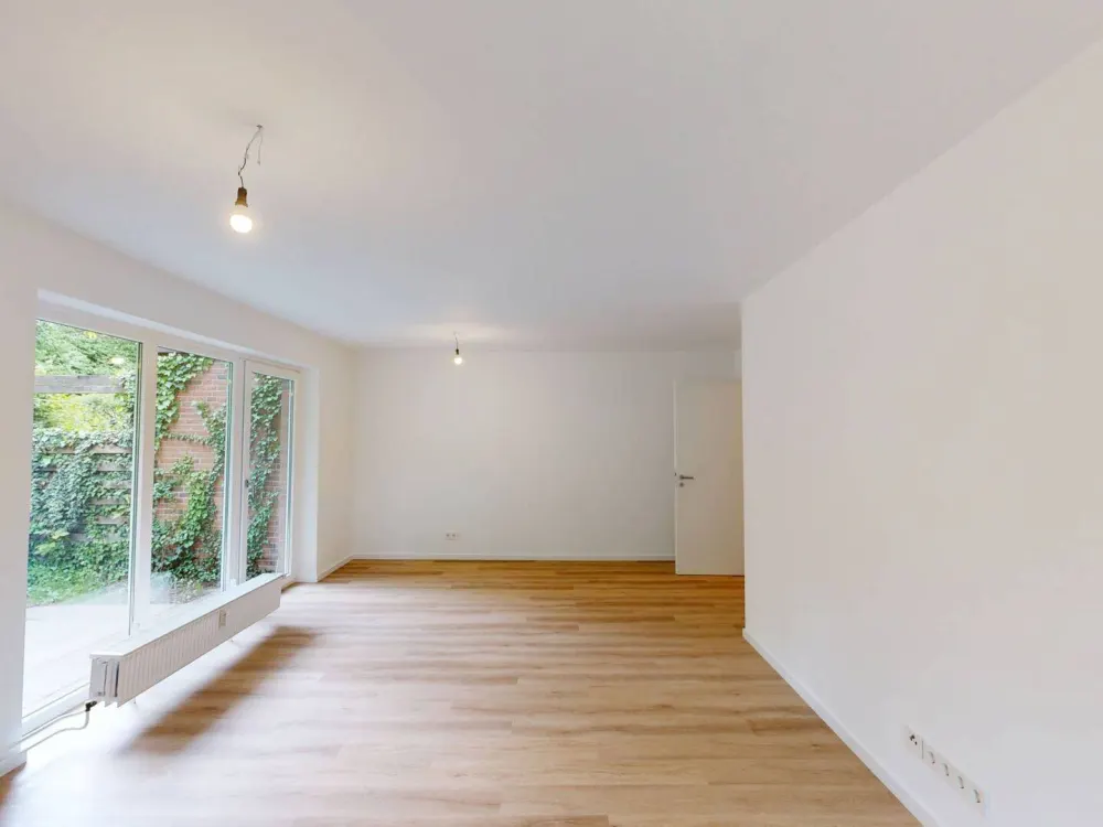 Move In and Feel at Home: Renovated 4-Room Apartment with TERRACE in a Quiet Location