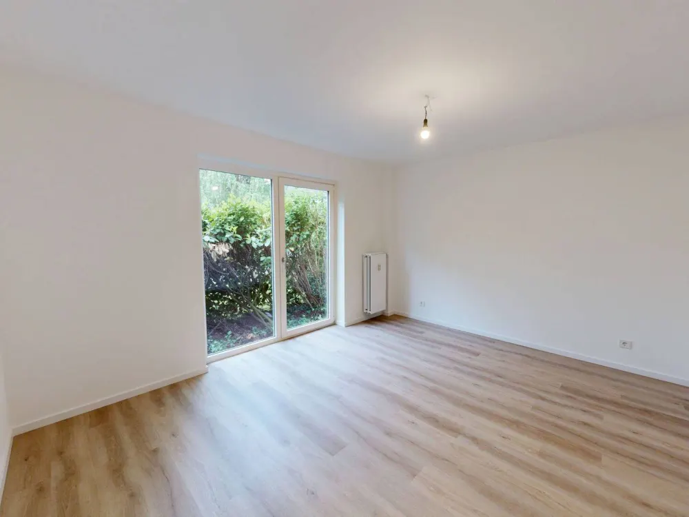 Move In and Feel at Home: Renovated 4-Room Apartment with TERRACE in a Quiet Location