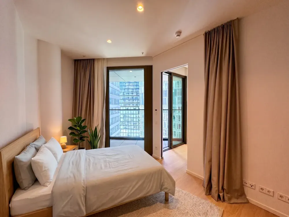 FOUR: City Apartment with Mainhattan View