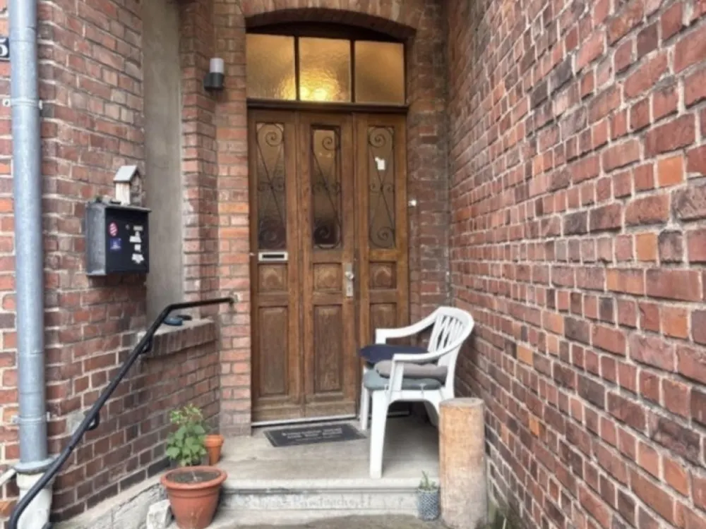 House Shared Apartment Seeks New Members