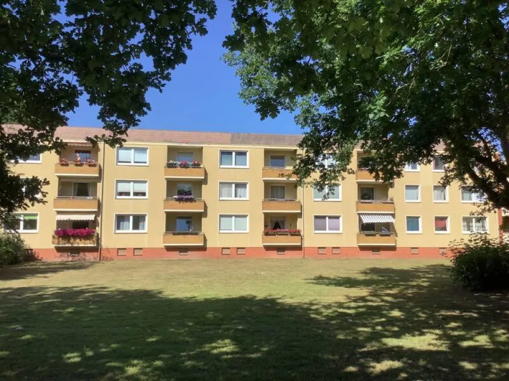 Feel at Home Here: Spacious 3-Room Apartment