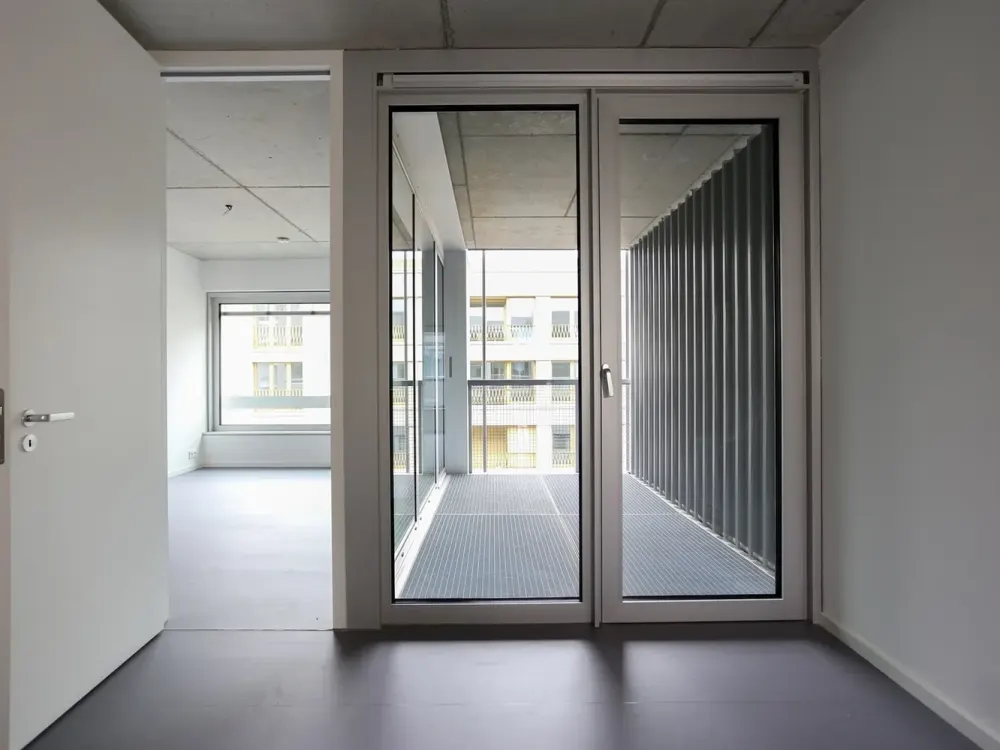 Traumhaft helle Citywohnung mit stylischen Sichtbetondecken im 6. OG eines modernen Neubaus