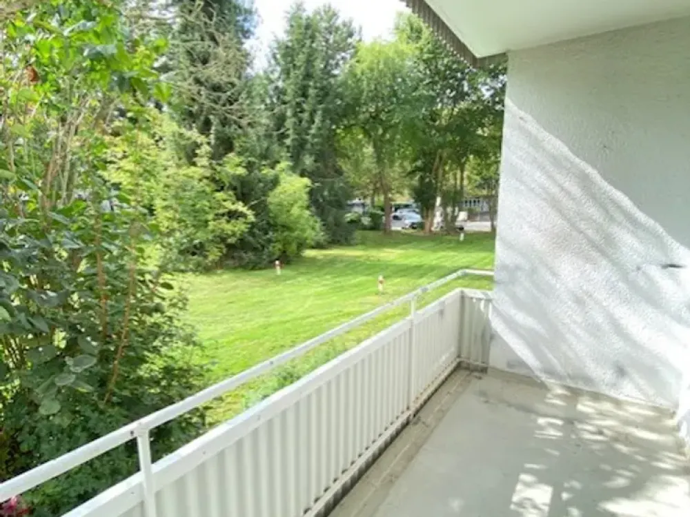 Freshly Renovated 3-Room Apartment with Balcony and Great View