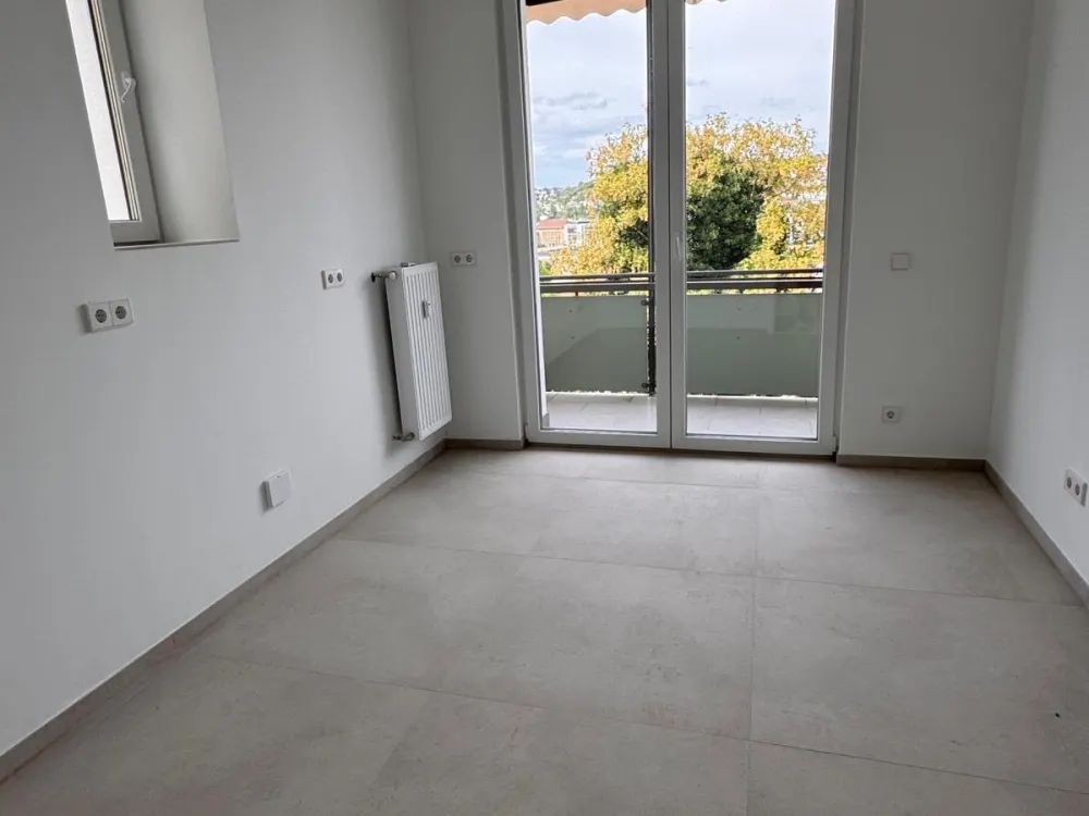 Dream Apartment in Mid-Elevation with a View