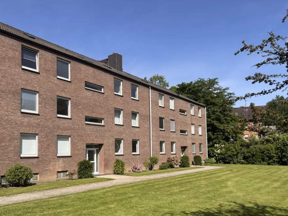 Quiet 3-Room Apartment with Loggia in Krefeld-Fischeln
