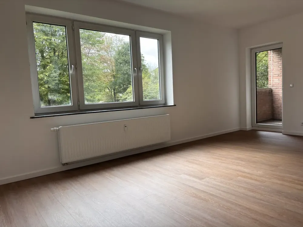 Quiet 3-Room Apartment with Loggia in Krefeld-Fischeln