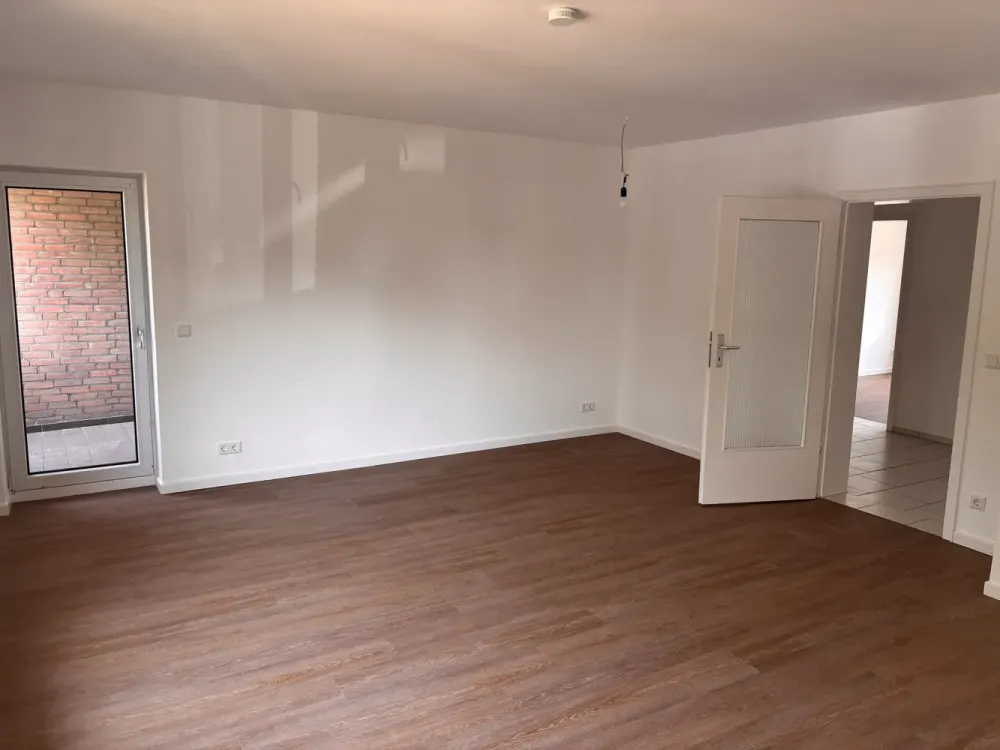 Quiet 3-Room Apartment with Loggia in Krefeld-Fischeln