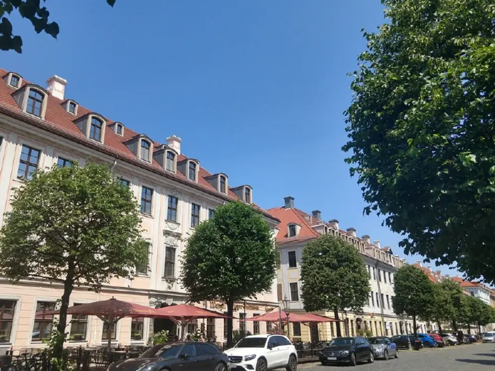 Baroque Quarter - Königstraße: Individual Gallery Apartment with Fitted Kitchen, Guest WC & Elevator