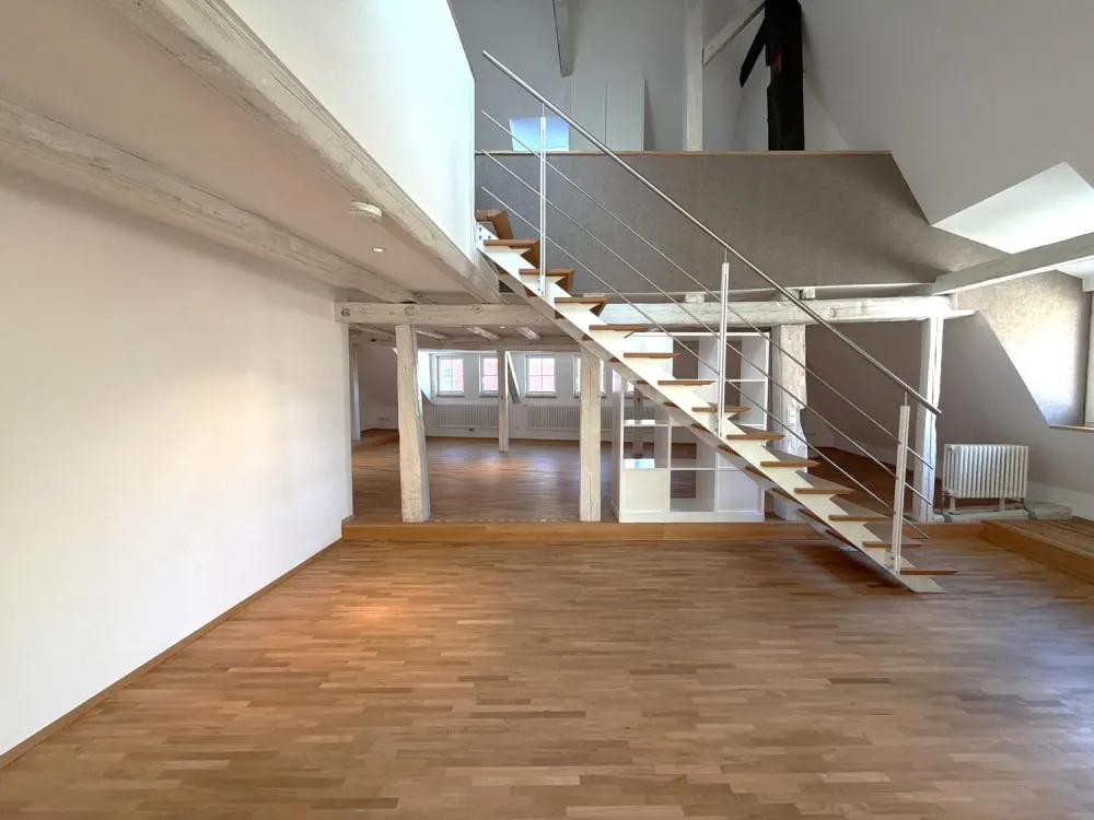 Bright Loft with Historic Charm and Comfortable Underground Parking Space
