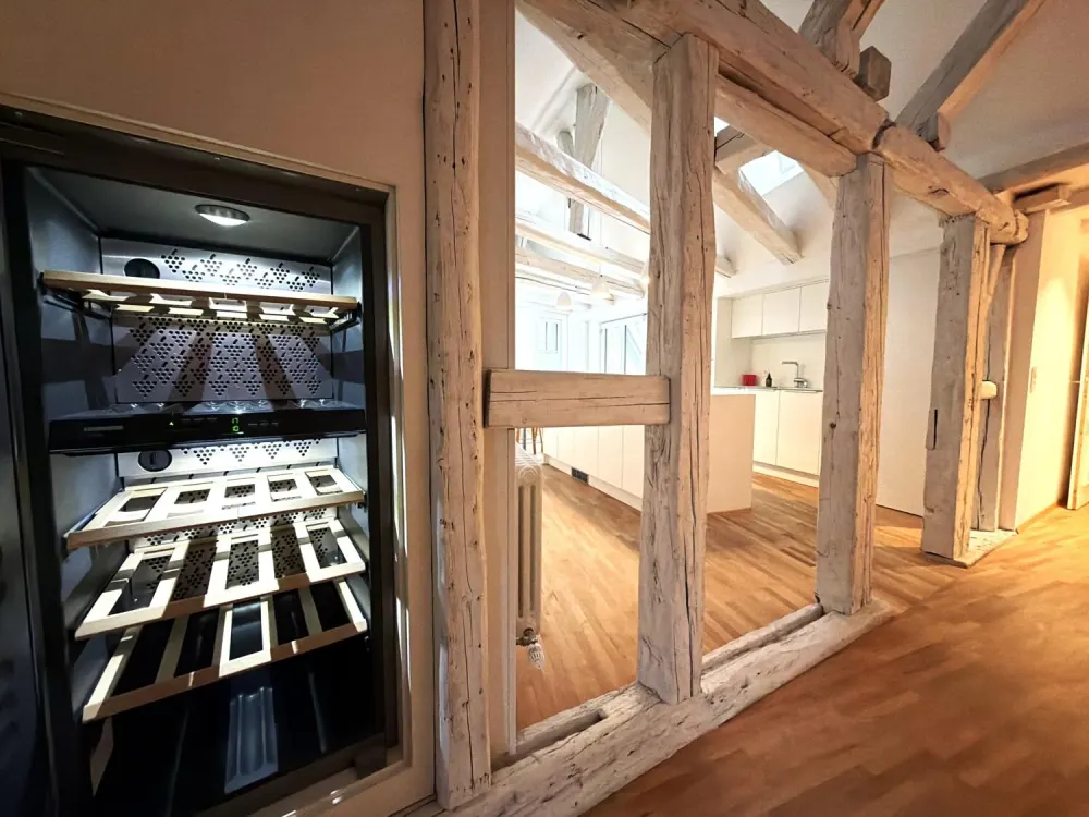 Bright Loft with Historic Charm and Comfortable Underground Parking Space