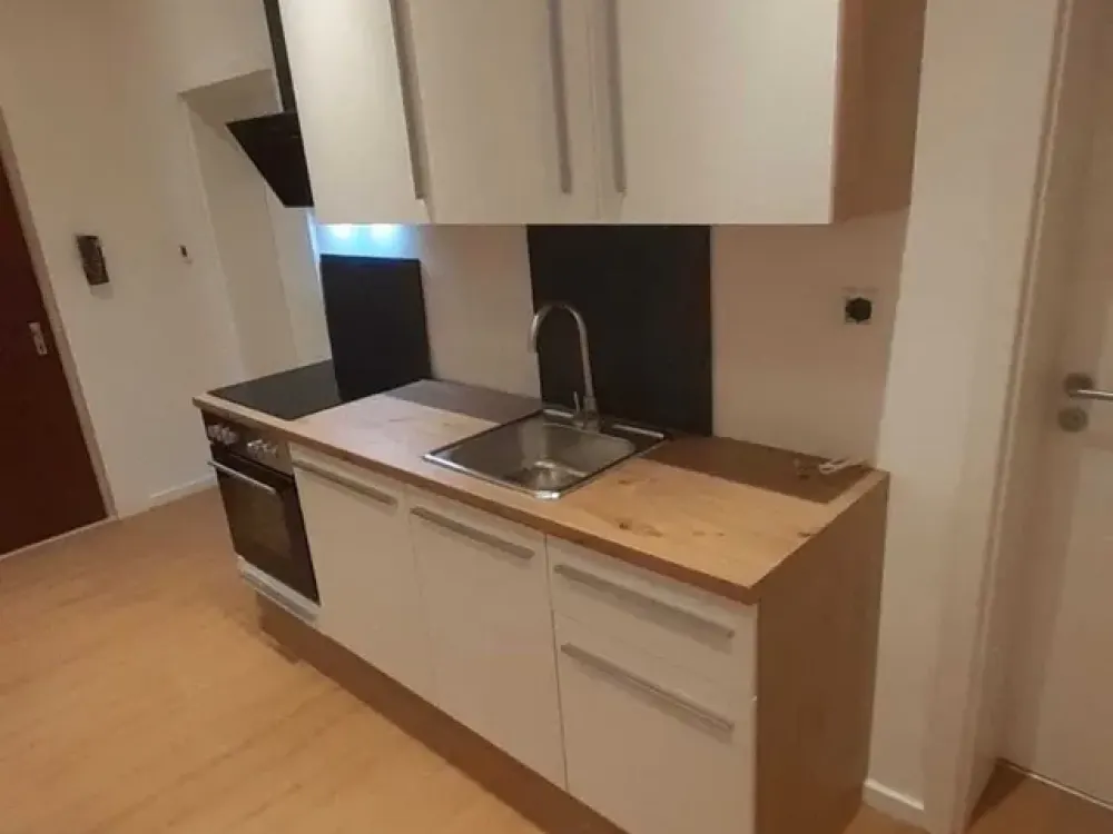 2 Zi Apartment WG geeignet Erstbezug nach Kernsanierung Einbauküche Zentral